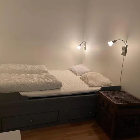 Sentral Og Moderne Med Heis Og Garasje