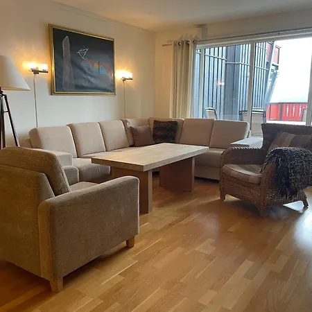 Sentral Og Moderne Med Heis Og Garasje *